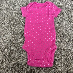 Carter’s pink polka dot baby onesie bodysuit size newborn